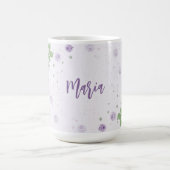 ロマンチックな紫の花と緑の葉 コーヒーマグカップ (中央)
