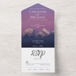ロマンチックな紫色の夕焼けが雪の山々に降り注ぐウェディング オールインワン招待状