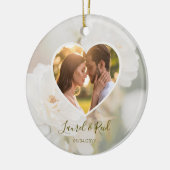 ロマンチックな色あせた白いバラのハート写真結婚の数 セラミックオーナメント (左)