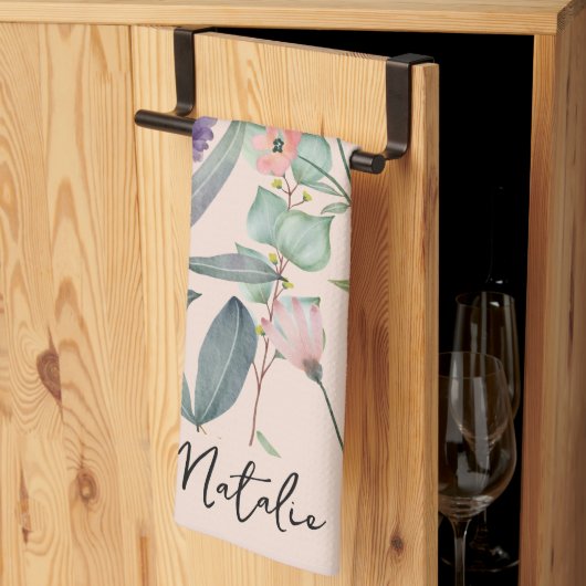 ロマンチックな葉の水の色のピンクモノグラムの色 キッチンタオル (三つ折り)