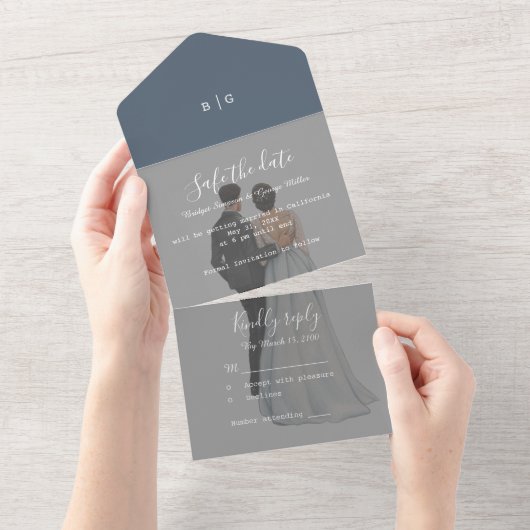 ロマンチックな薄紫結婚カップル写真は日付の安全 オールインワン招待状 (貼ってはがせる)