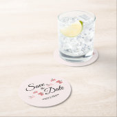 ロマンチックな蝶ピンクの日付を保存 ラウンドペーパーコースター (インサイチュ)