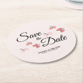 ロマンチックな蝶ピンクの日付を保存 ラウンドペーパーコースター (アングル)