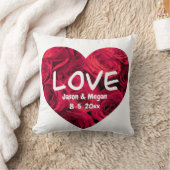 ロマンチックな赤いバラのバレンタインハートモノグラムの, クッション (ブランケット)