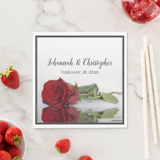 ロマンチックな赤いバラの反射エレガントな結婚式 スタンダードランチョンナプキン (インサイチュ)