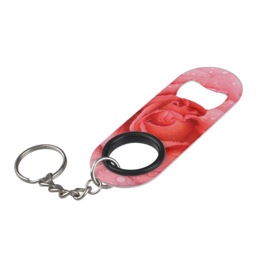 ロマンチックな赤いピンクのバラの水滴 キーホルダー栓抜き (正面アングル)