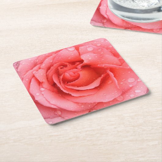 ロマンチックな赤いピンクのバラの水滴 スクエアペーパーコースター (アングル)
