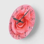 ロマンチックな赤ピンクのバラの水滴 ラウンド壁時計 (傾斜)