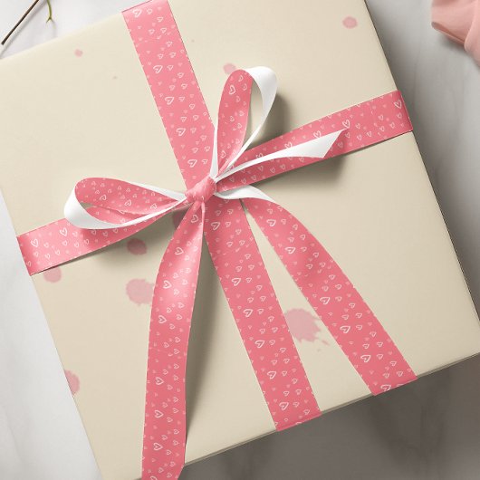 ロマンチックな赤面ピンクのハートパターン サテンリボン