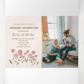 ロマンチックな赤面ピンクのフローラ結婚写真 三つ折り招待状 (内部中)