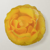 ロマンチックな黄色のバラの水滴 ラウンドクッション (裏面)