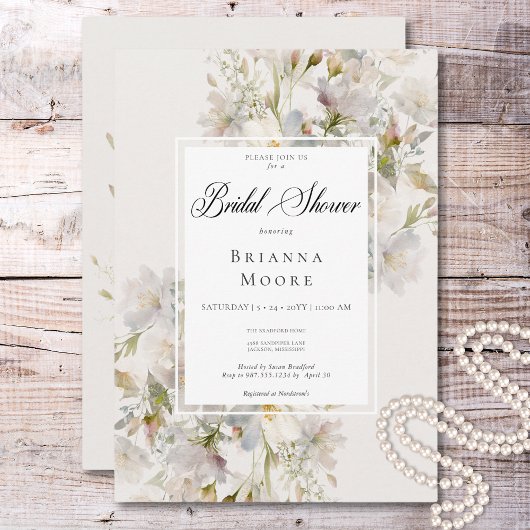 ロマンチックにミュートされたホワイト&ピンクのフローラブライダルシャワー 招待状