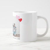 ロマンチックエレガントなバレンタインのカップルの写真 ジャンボコーヒーマグカップ (右)
