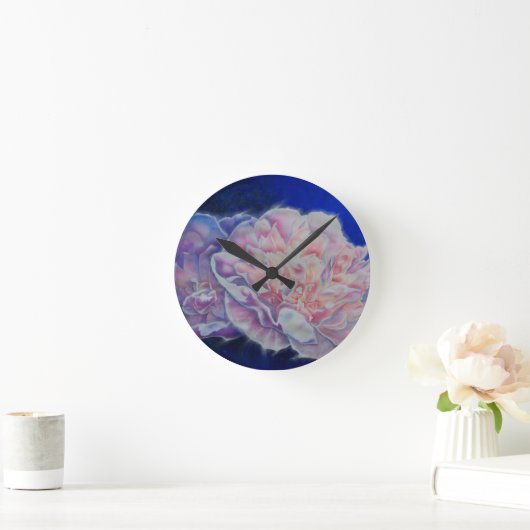 ロマンチックエレガントなピンクの白いパステルの水色 ラウンド壁時計 (ホーム)