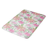ロマンチックエレガントな水の色の花の色合いのピンク バスマット (アングル)