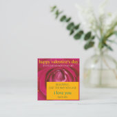 ロマンチックコンテンポラリーなピンクのローズバレンタインデー エンクロージャーカード (スタンド正面)