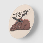 ロマンチックパーソナライズされたな白髪熊の巣窟 ラウンド壁時計 (傾斜)