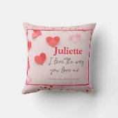 ロマンチックピンクと赤いハートバレンタインデー クッション (裏面)