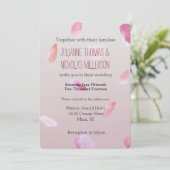 ロマンチックピンク赤面バラペタルフローラ 招待状 (スタンド正面)