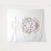 ロマンチックフローラクレストモノグラム |ブライダルへようこそ タペストリー (正面(横))