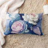 ロマンチックブルーと赤面ウォーター色バラフローラAr ランバークッション (ブランケット)