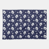 ロマンチックモダンなネイビーブルー模様の白い花 キッチンタオル (横)