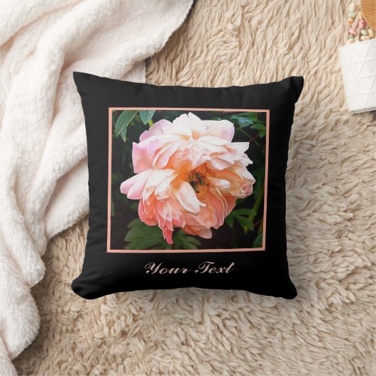 ロマンチック春ピーチピーチオンブラックパーソナライズされた クッション (ブランケット)