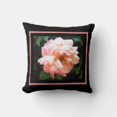 ロマンチック春牡丹イン淡い色のピーチ クッション (正面)
