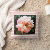 ロマンチック春牡丹オンピーチストライプズ クッション (ブランケット)