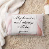 ロマンチック淡い色のなピンクフローラジェーンオーステンラブ引用文 ランバークッション (ブランケット)