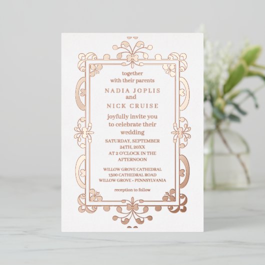 ロマンチック結婚なアールヌーボーのバラ金ゴールド 箔招待状 (立ち正面)