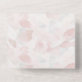 ロマンチック赤面ピンクローズ花びらフローラ結婚ズ オールインワン招待状 (裏面)