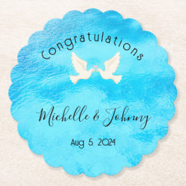 ロマンチック - 青い背景にピンクのハートを持つ2羽の鳩 ペーパーコースター