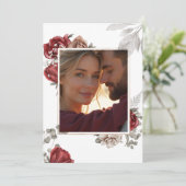 ロマンチックBurgundy & Silverフローラ結婚写真 招待状 (スタンド正面)