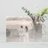 ロマンティックなカリグラフィーの筆記体 結婚式 写真追加 セーブザデート (スタンド正面)