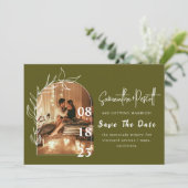 ロマンティックなセージグリーンのアーチのSave The Dateカード 招待状 (スタンド正面)