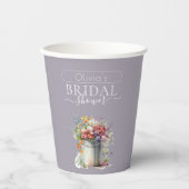ロマンティックな春の花を飾ったウェディングシャワーのための花瓶 紙コップ (正面)
