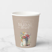 ロマンティックな春の花を飾ったウェディングシャワーのための花瓶 紙コップ (正面)
