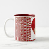 ロマンティックな赤い花のハートデザイン4特別な瞬間 ツートーンマグカップ (左)