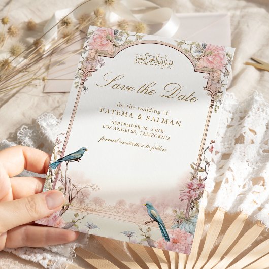 ロマンティックな鳥のピンクの花嫁衣裳イスラム教徒の結婚式 セーブザデート