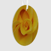 ロマンティックな黄色いバラの花びら オーナメント (正面)
