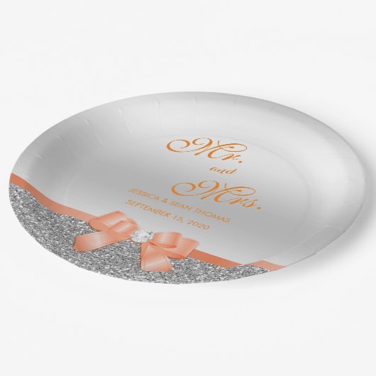 ロマンティックコーラルボウ&シルバーグリッター結婚ズ ペーパープレート (アングル)