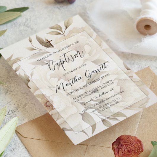 ロマンティック ベージュ ピオニー フラワー ヴィンテージ ガール 洗礼 招待状