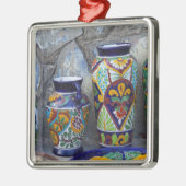 ロレカラフルトの中心街で売られる陶器 メタルオーナメント (左)