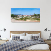 ロワーベルヴェデーレ宮殿の近くの庭園のビュー キャンバスプリント (インサイチュ (寝室))