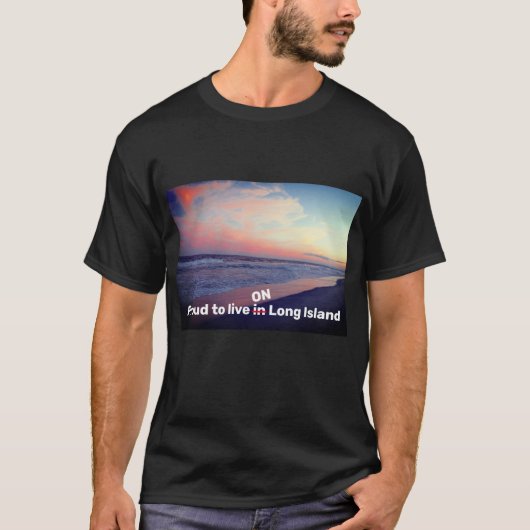 ロングアイランドに/の上に住むことを誇りに思う Tシャツ (正面)