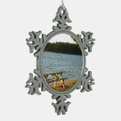 ロングアイランドのビーチのベンチ スノーフレークピューターオーナメント (左)