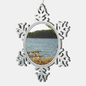 ロングアイランドのビーチのベンチ スノーフレークピューターオーナメント (右)