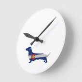 ロングヘアダックスシャンドコロラド国旗のシルエット ラウンド壁時計 (傾斜)