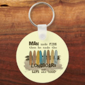 ロングボードを持つ初期の男性サーフィンユーモア キーホルダー (正面)